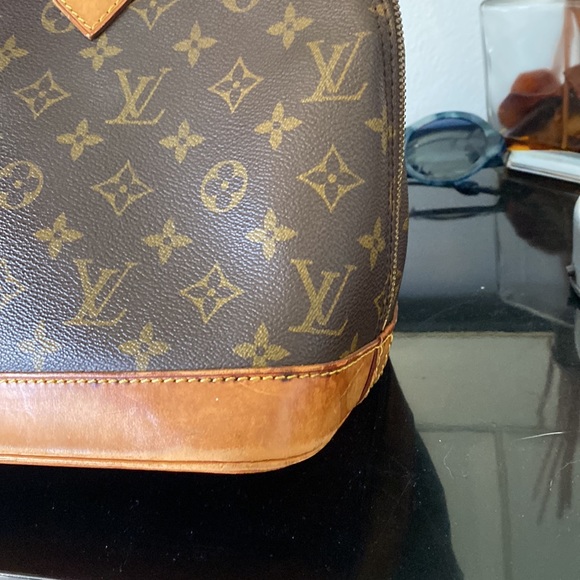 Louis Vuitton Alma - Picture 10 of 12